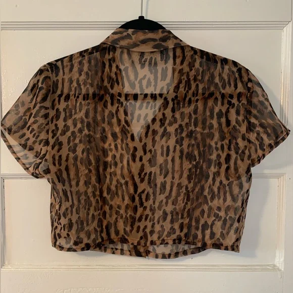 Cropped sheer leopard button up - Picture 2 of 3